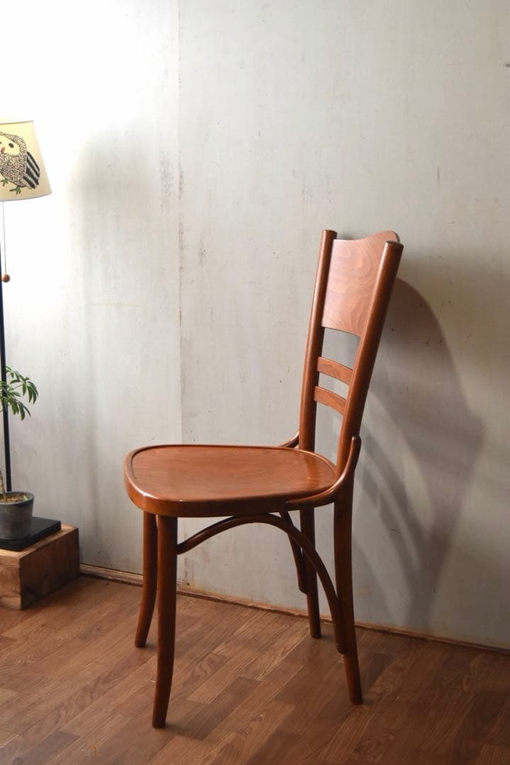 Bentwood chair ①
