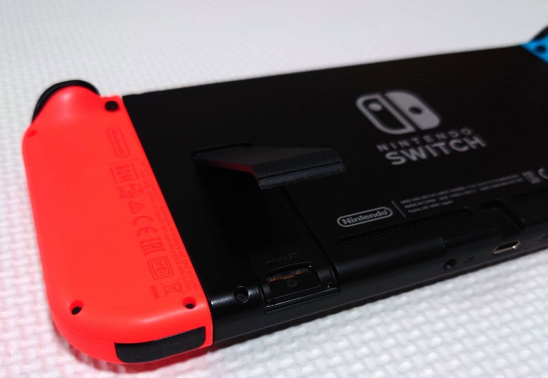 Switch 本体＋ポーチ付き