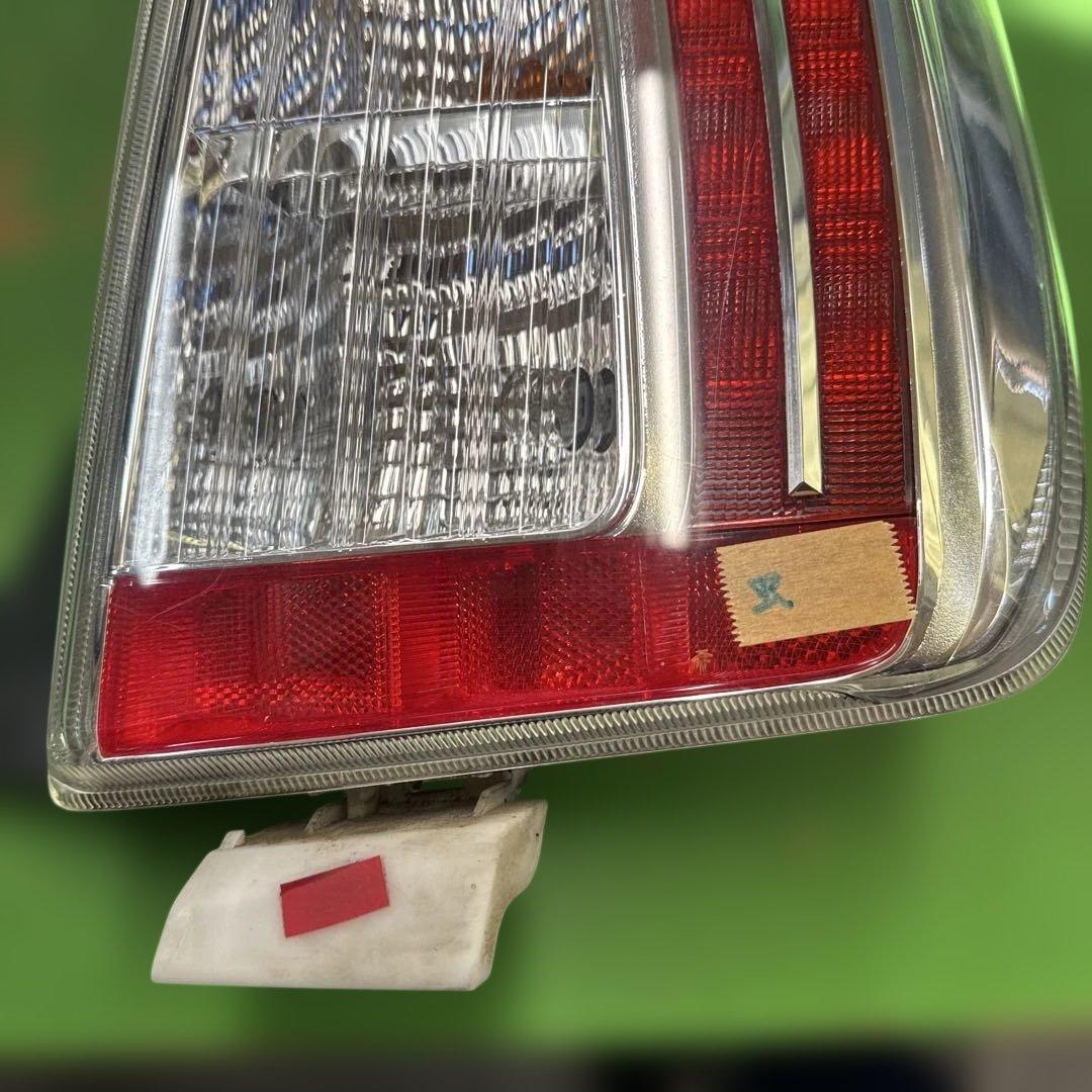 トヨタ　プリウス　30 後期　テールランプ　テールライト　左右セット　中古品