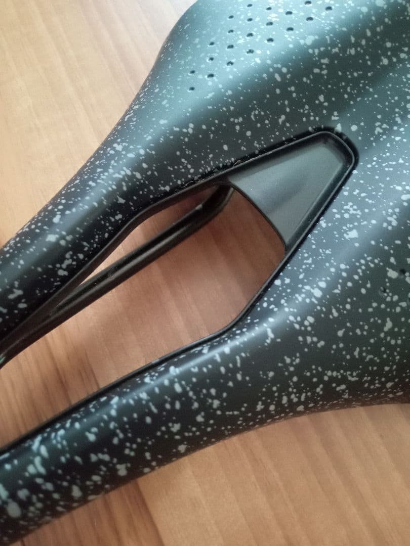FIZIK(フィジーク) TEMPO ARGO R3 サドル