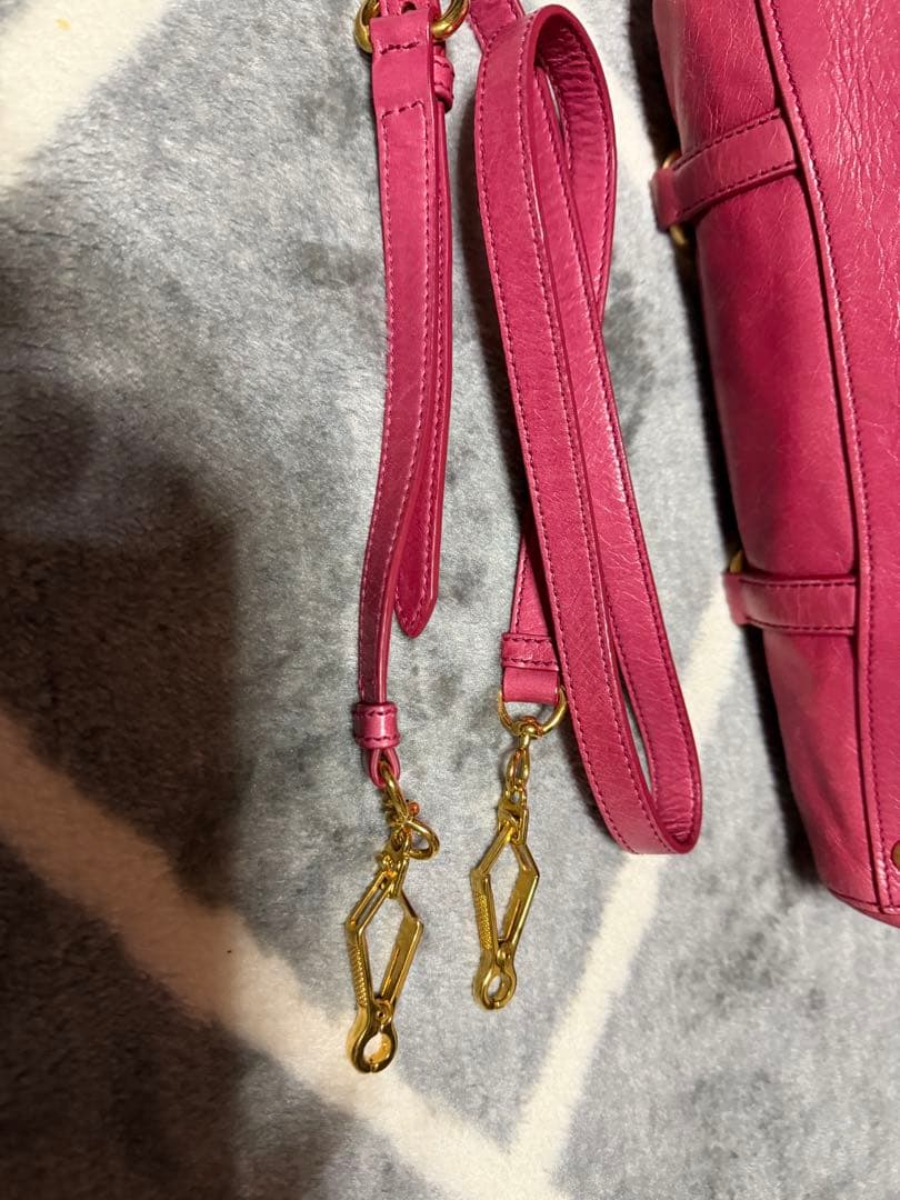 MIU MIU ピンク レザー ハンドバッグ