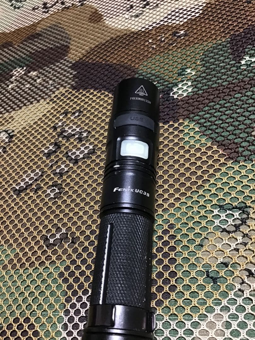 米軍放出品　FENIX 充電式　LEDライト中古品