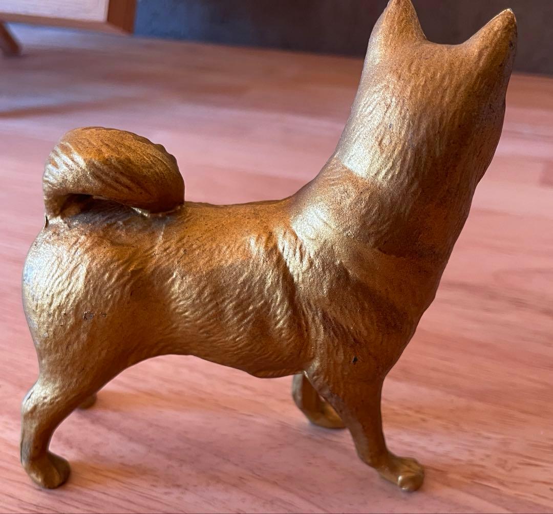 ゴールド犬の置物