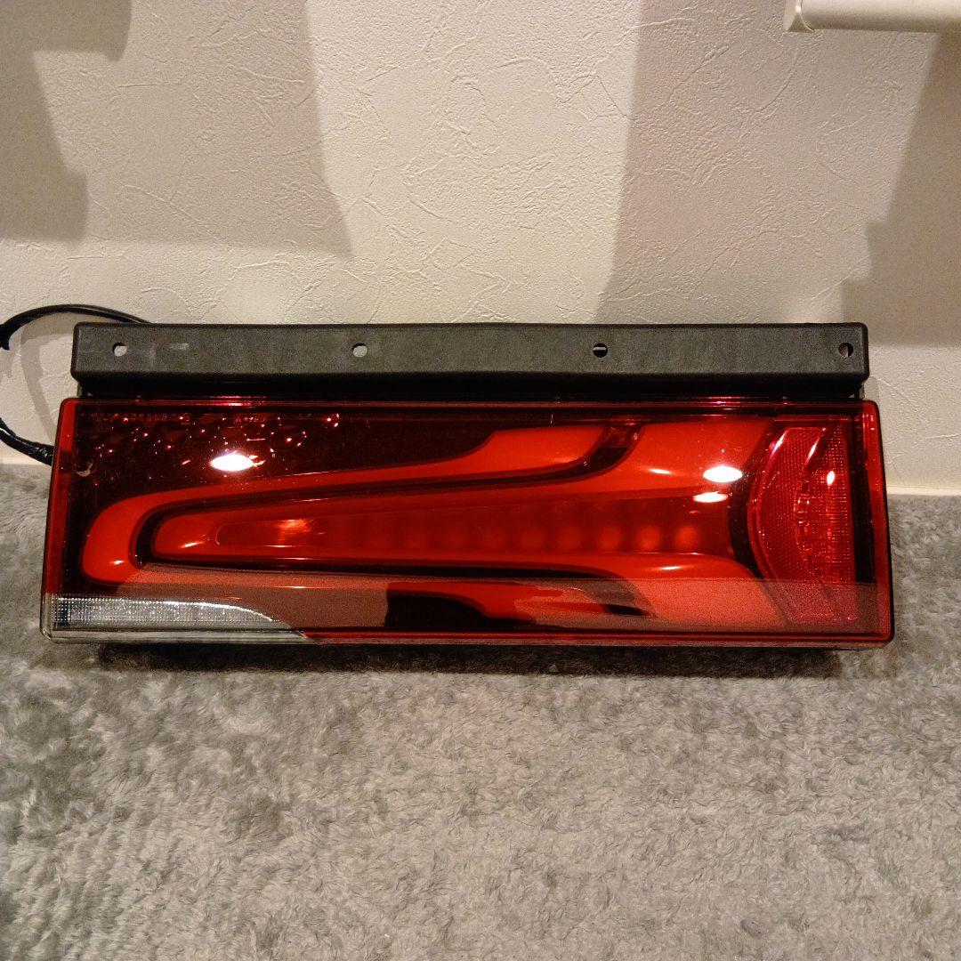 三菱ふそう新型スーパーグレート純正フルLEDテールランプ