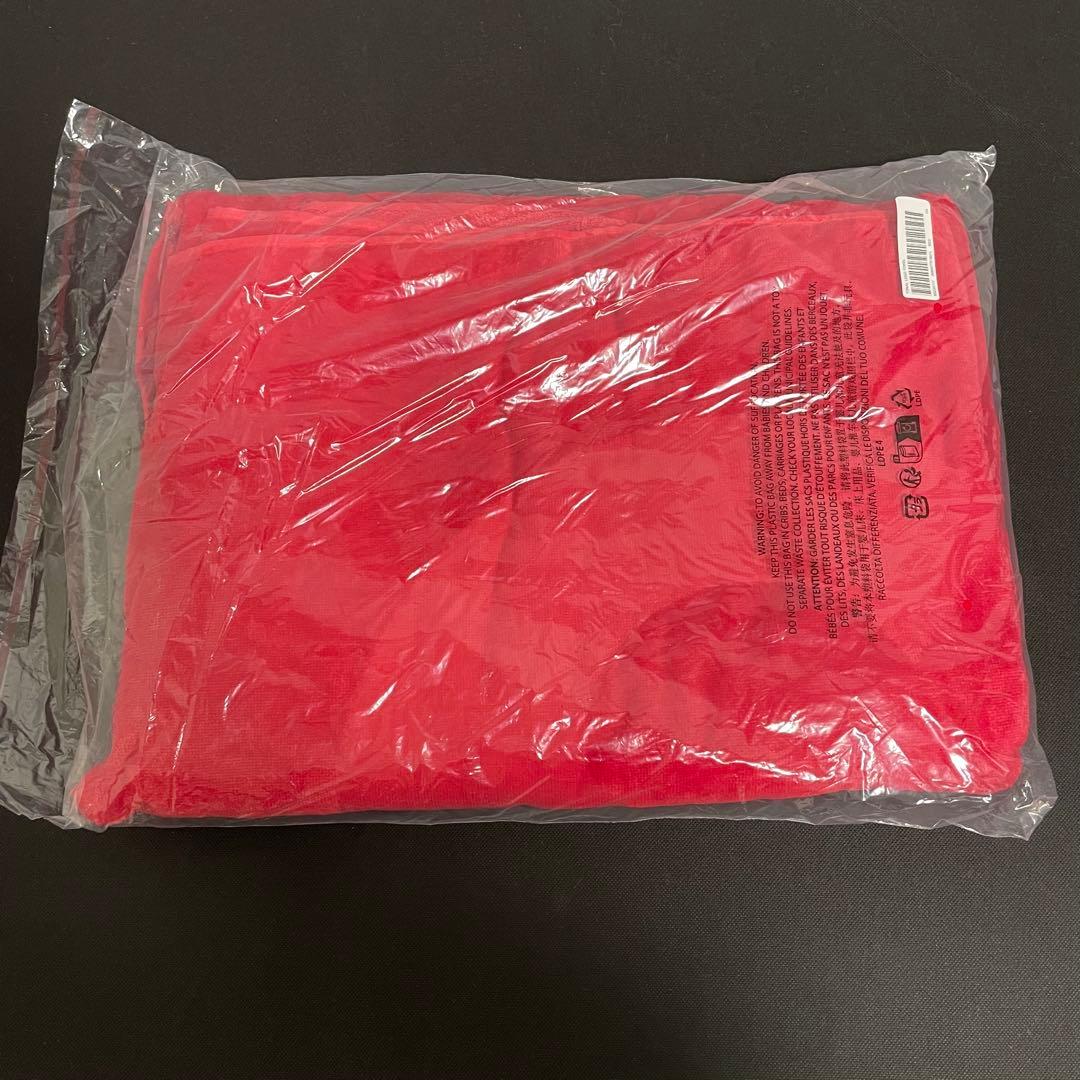 Supreme tonal logo towel red タオル