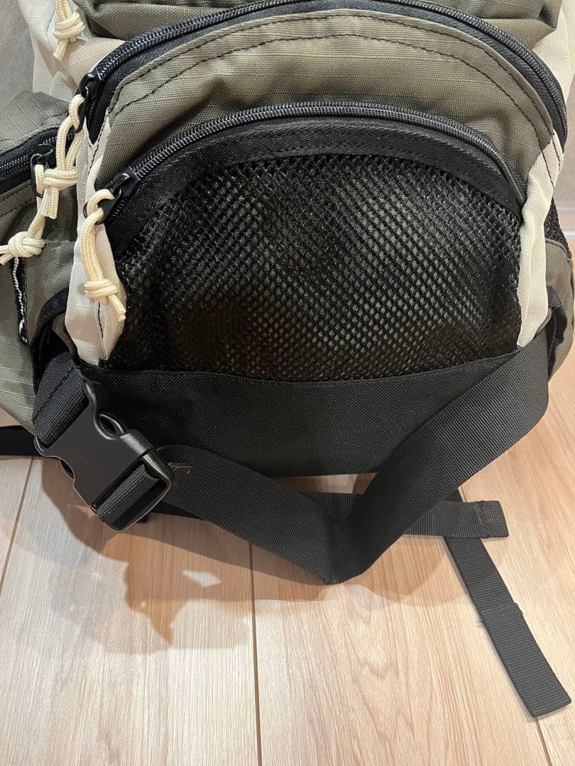 BURTONバートンリュックバックパックアウトドアベージュ刺繍ロゴスノーボード
