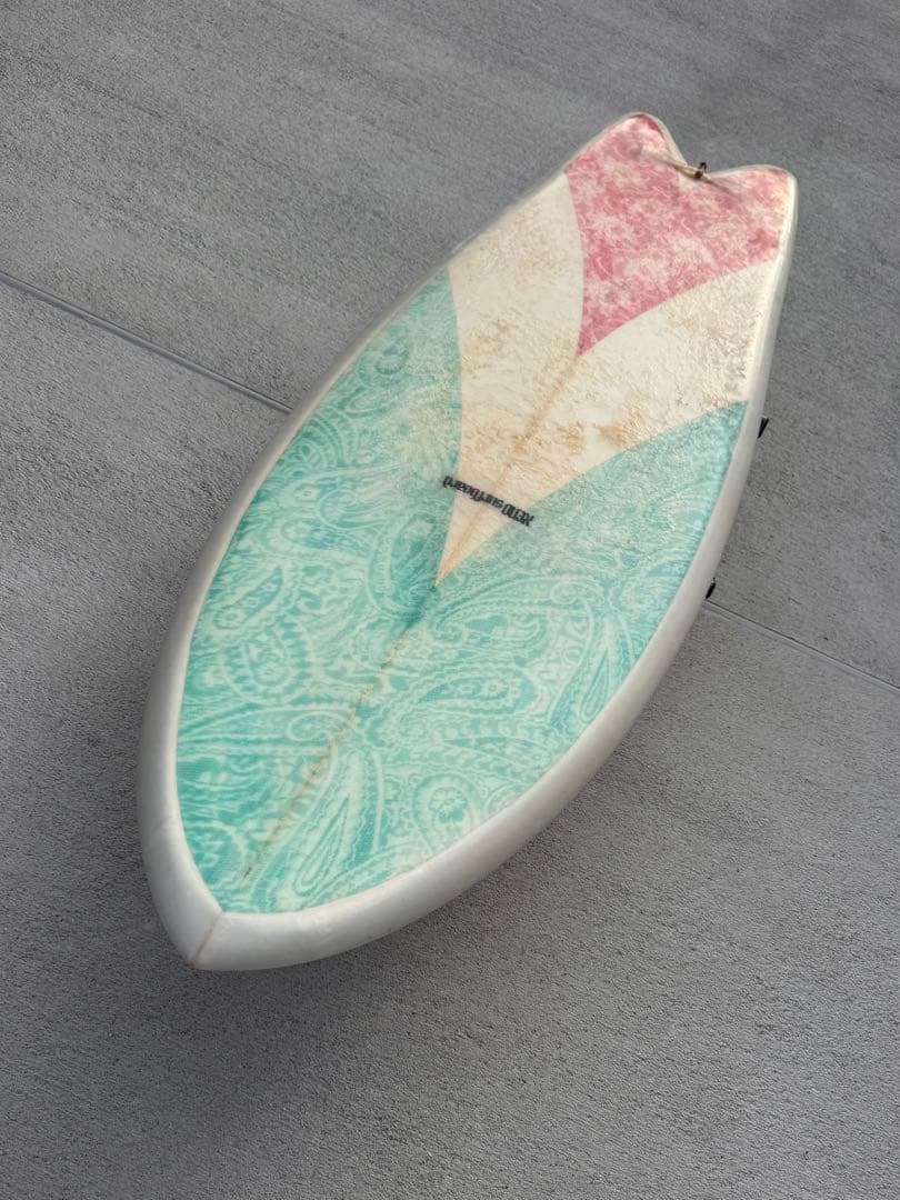 配送込　暗闇で光るxenosurfboard ツインザーフィッシュ