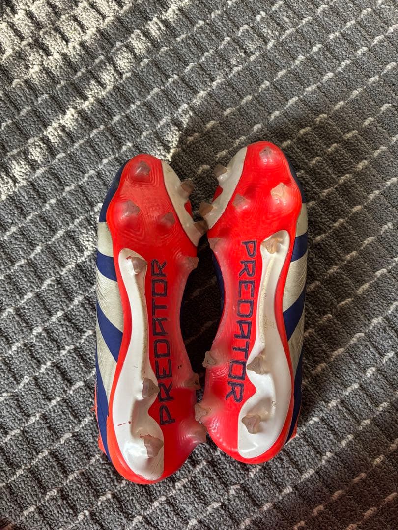 adidasプレデター FG サッカースパイク 青赤