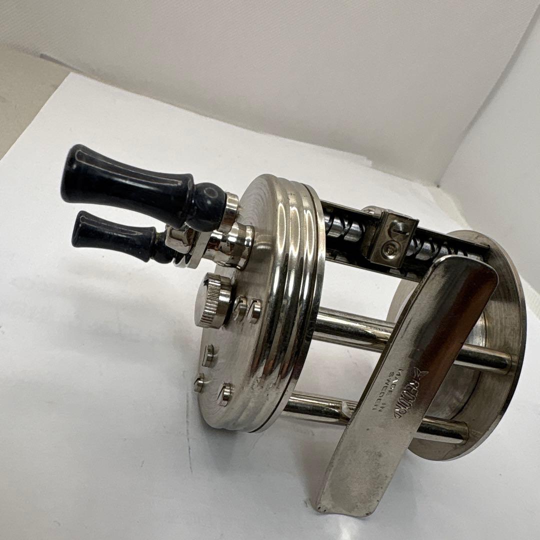 ABU 1550ベイトリール 収納袋付き