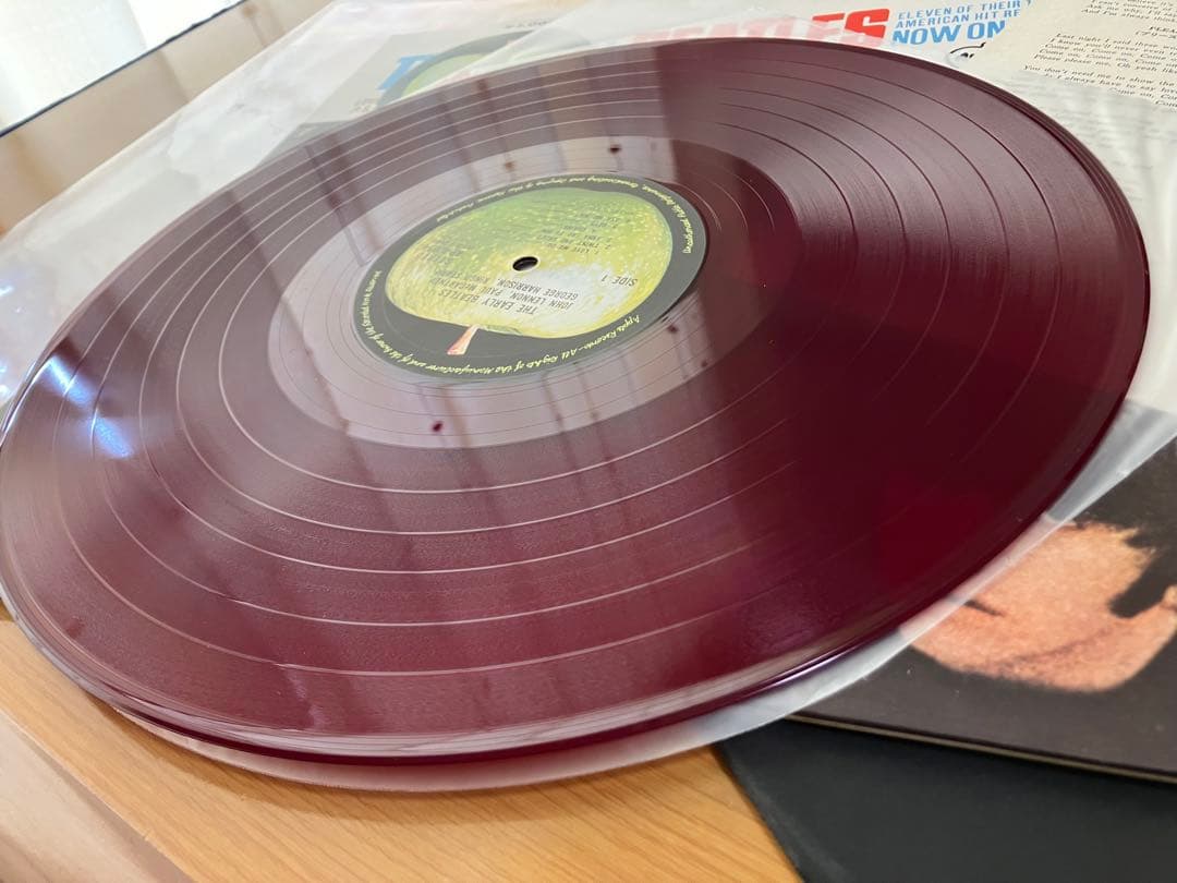このタイトルの赤盤は、激レア　しかもミント盤　アーリー初期傑作集　ビートルズ