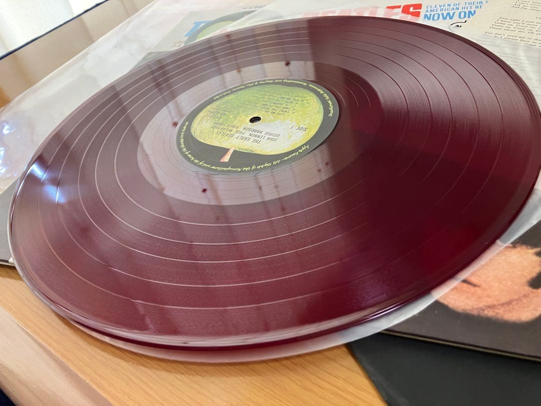 このタイトルの赤盤は、激レア　しかもミント盤　アーリー初期傑作集　ビートルズ