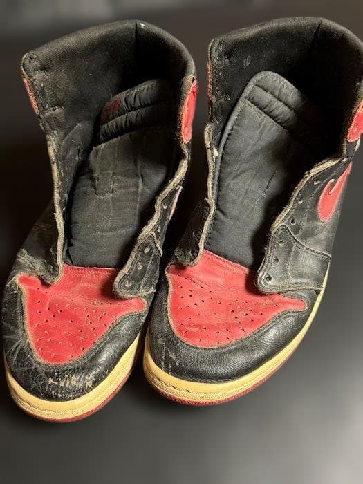 t*b様 Nike Air Jordan 1 赤黒 シューズ