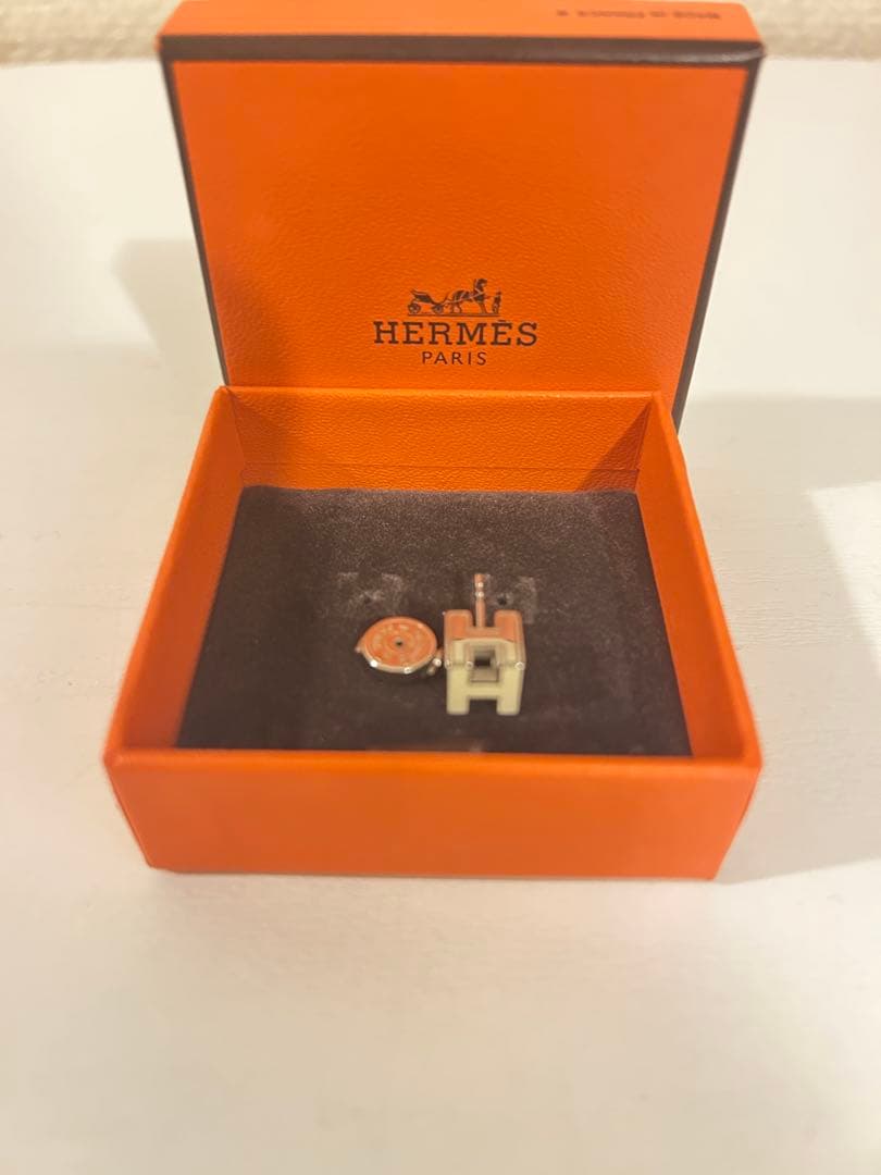 HERMES シルバーメタルピアス(片耳用) Hキューブ ホワイト✖️シルバー