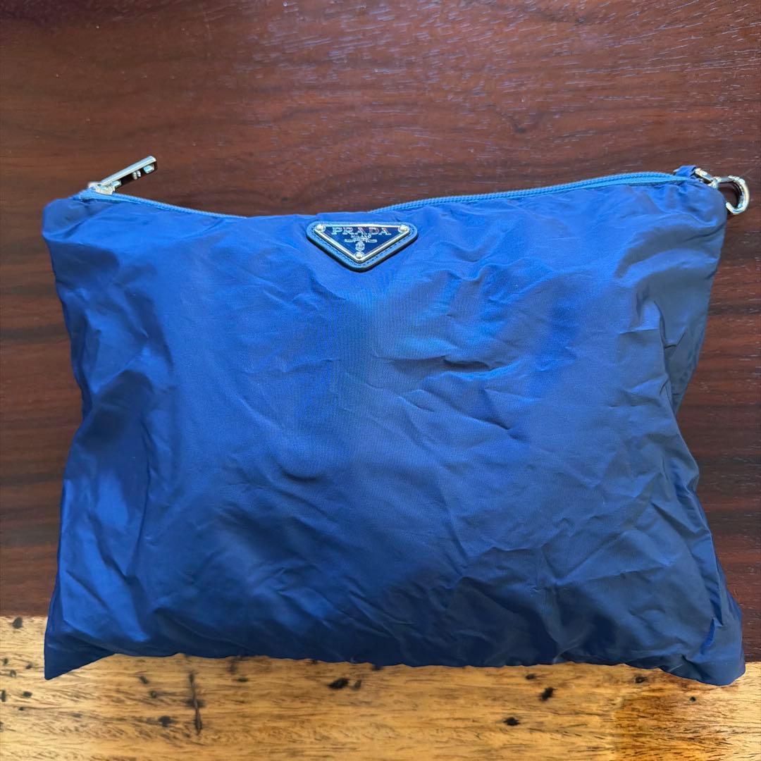 プラダ　ナイロンシャカシャカ　ジャケット収納袋付き