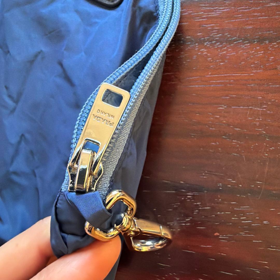 プラダ　ナイロンシャカシャカ　ジャケット収納袋付き
