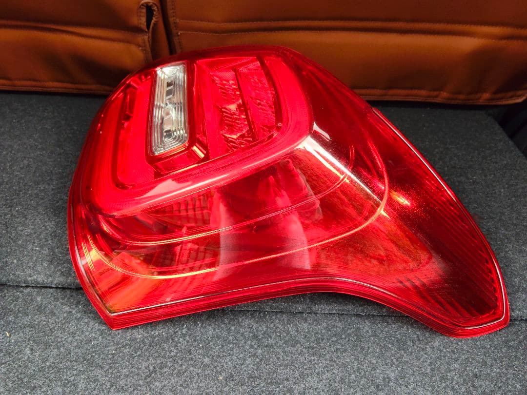 【美品】ZC33S スイフトスポーツ　テールランプ　純正