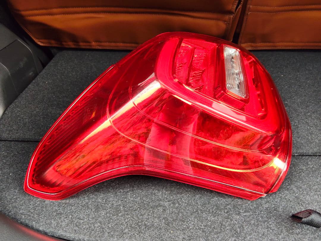 【美品】ZC33S スイフトスポーツ　テールランプ　純正