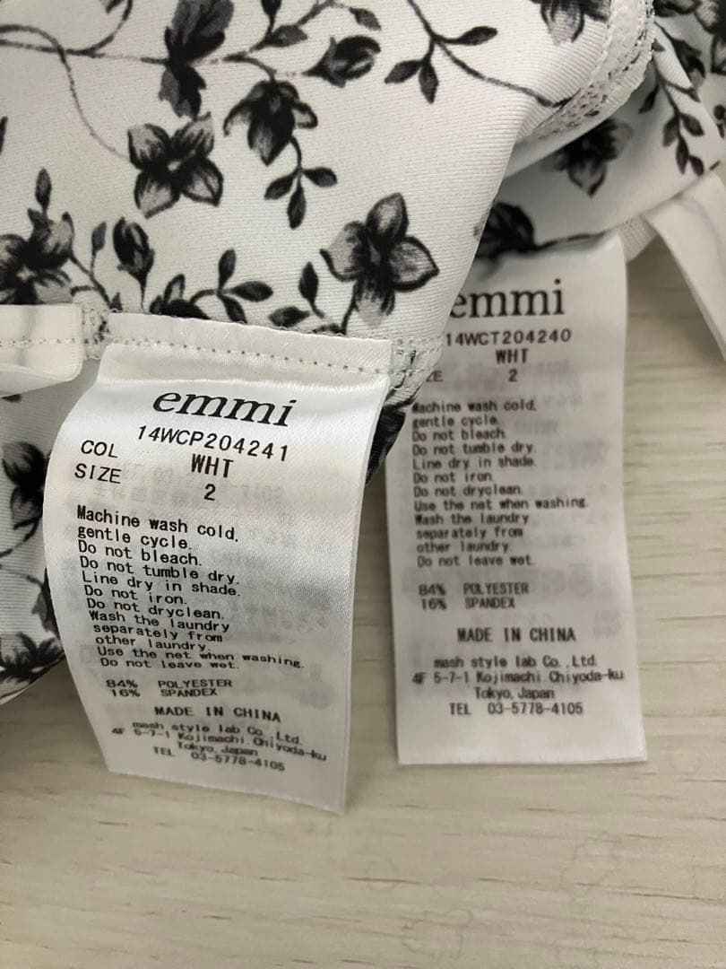 emmi yoga フラワープリント 上下　セットアップ