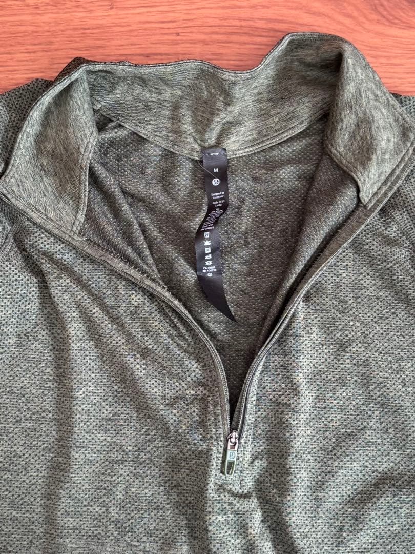 lululemon ルルレモン　ロンT Tシャツ　米国購入　新品　カーキ