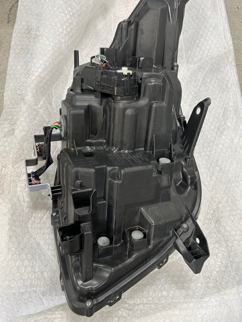 80エスクァイア G i左ヘッドライト後期美品￼