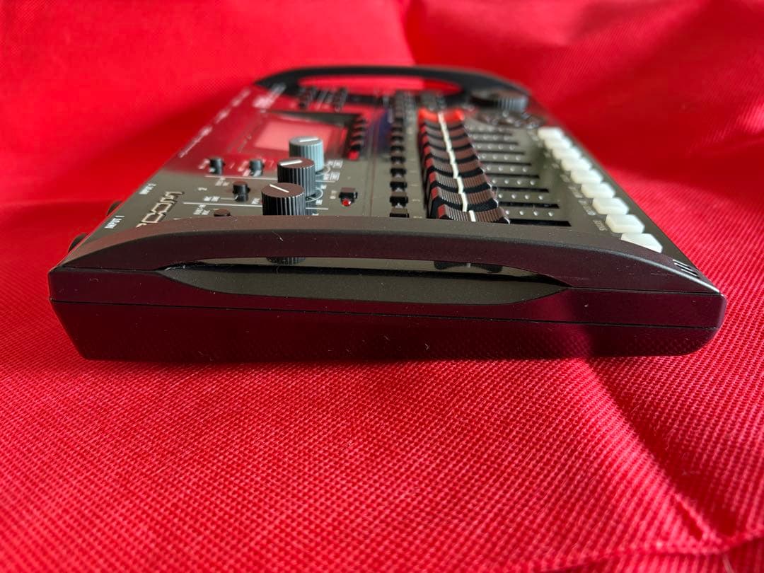 ZOOM M8 マルチトラックレコーダー