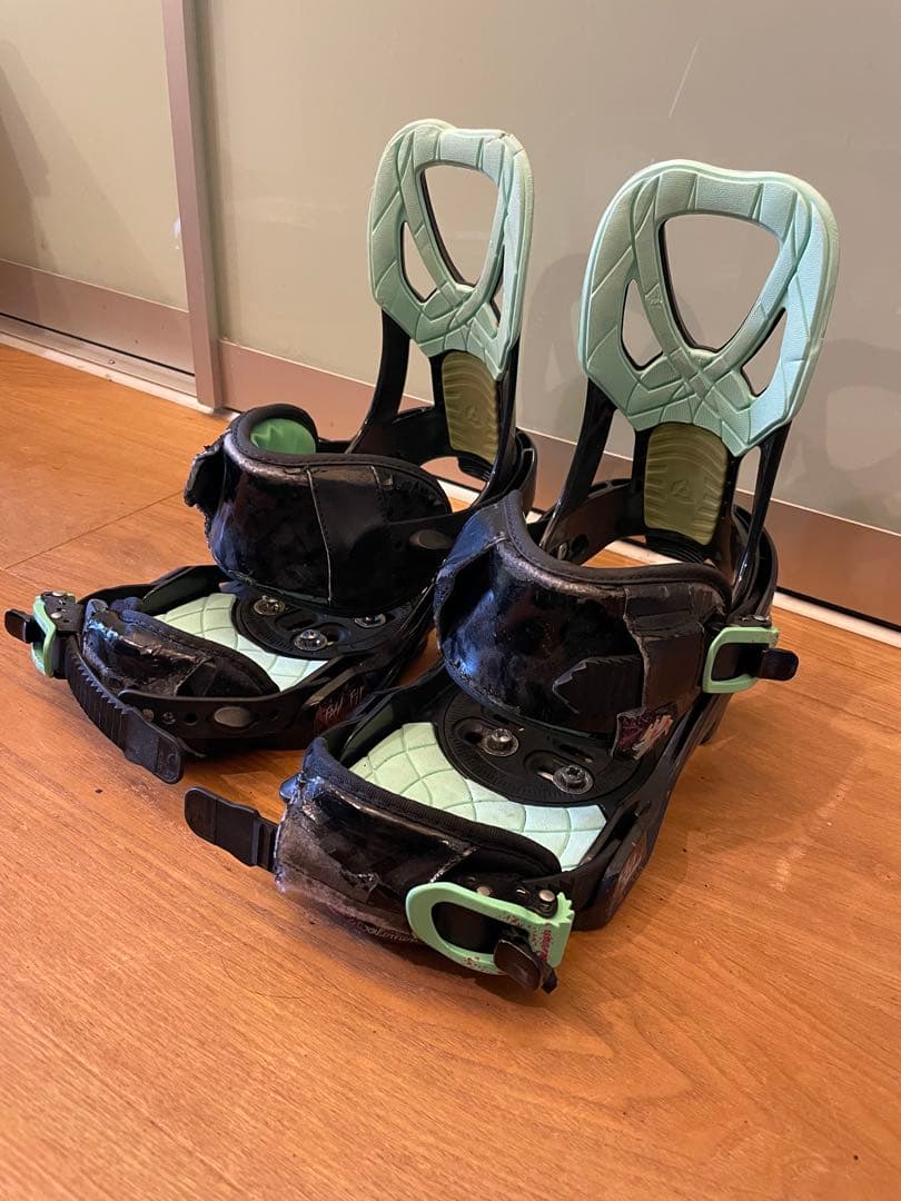 Salomon スノーボード LARK 144cm バインディング付き 女性用