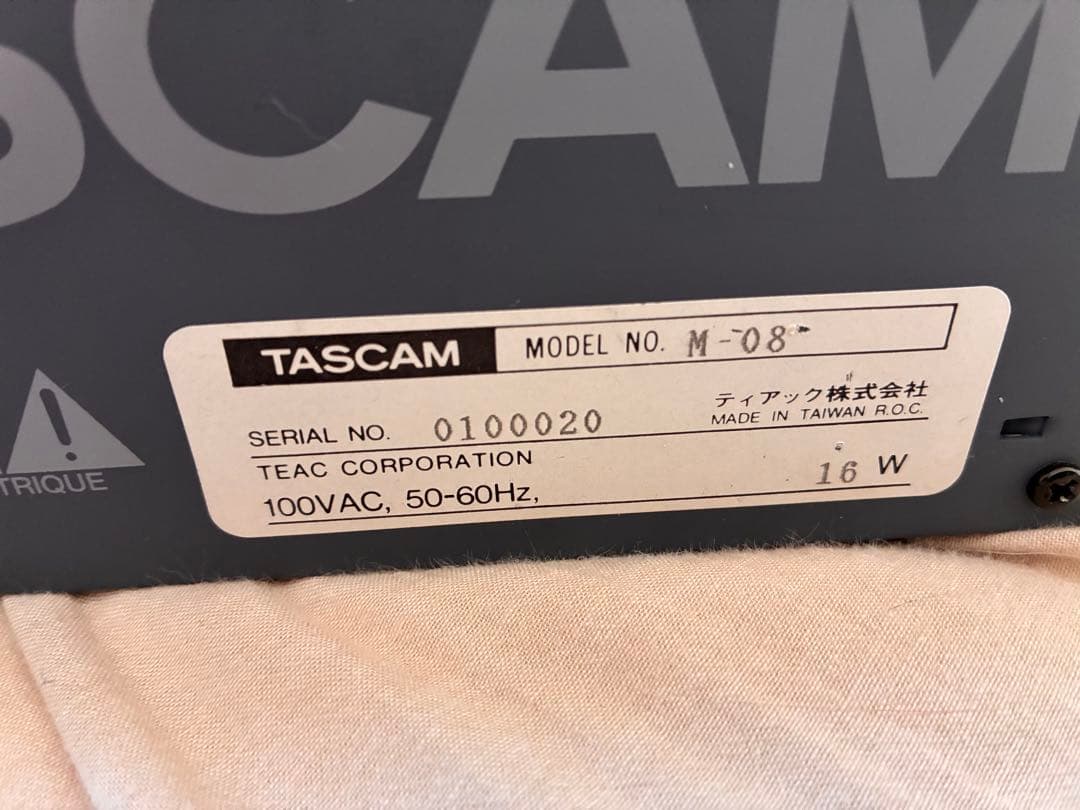 TASCAM M-08 アナログミキサー