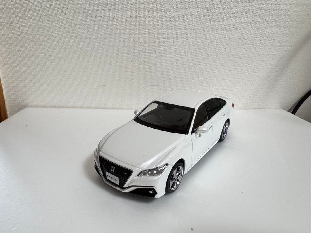 か*つ様 トヨタ クラウン ミニカー カラーサンプル 1/30