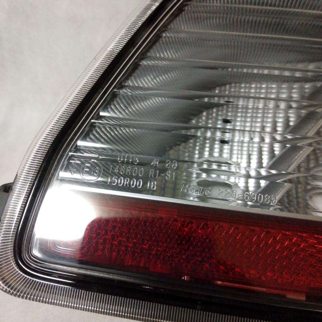ダイハツ ハイゼット S710V 右テールレンズ テールランプ
