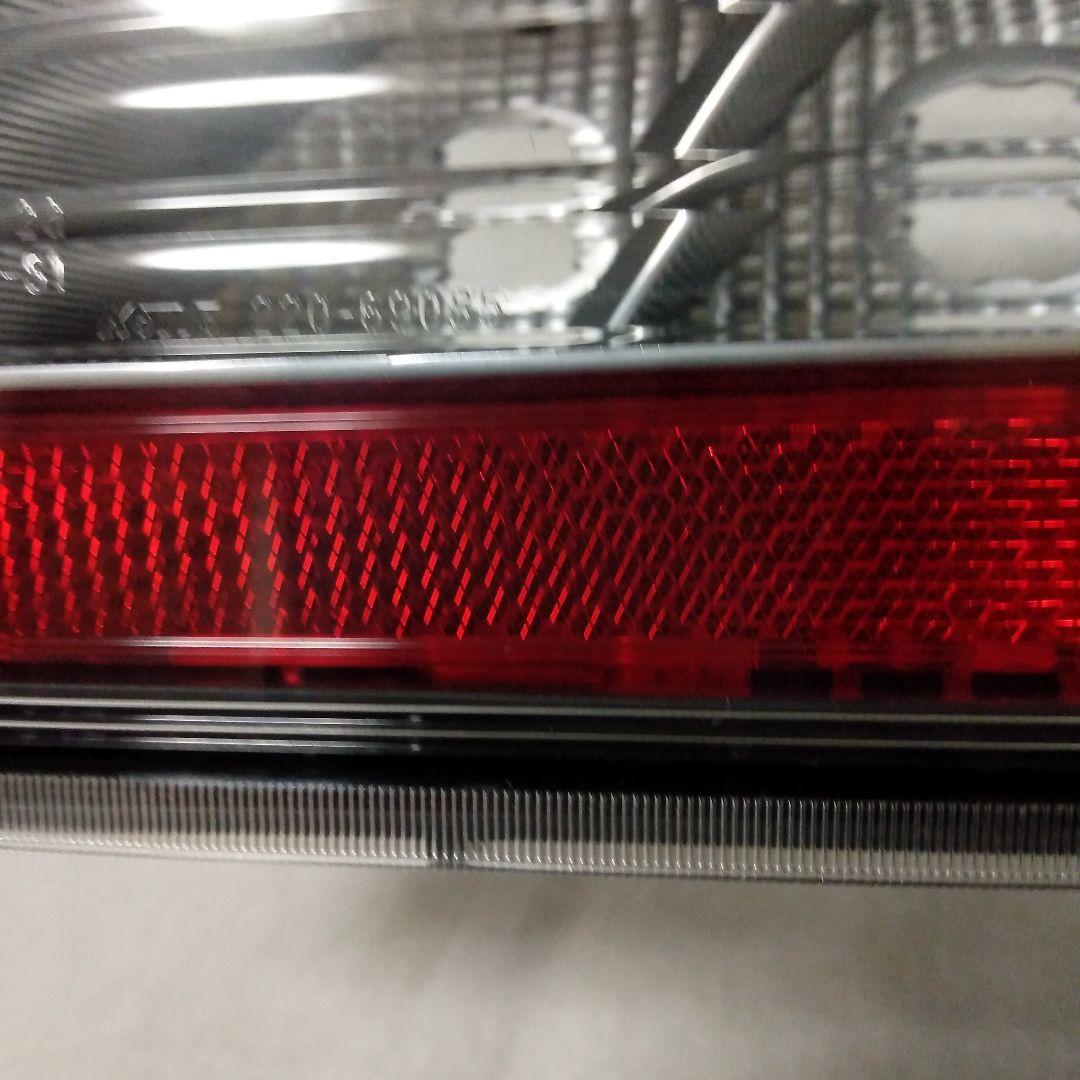 ダイハツ ハイゼット S710V 右テールレンズ テールランプ