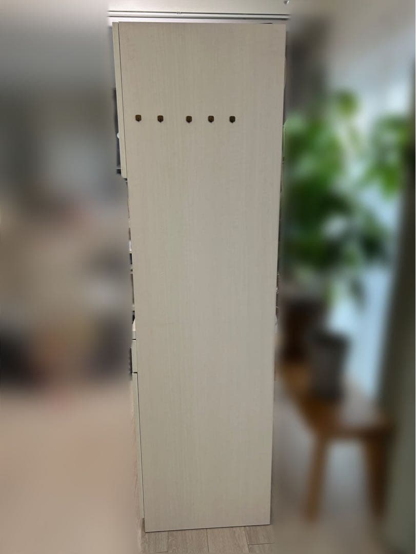 ビーカンパニー　ホワイト食器棚 ガラス扉付き