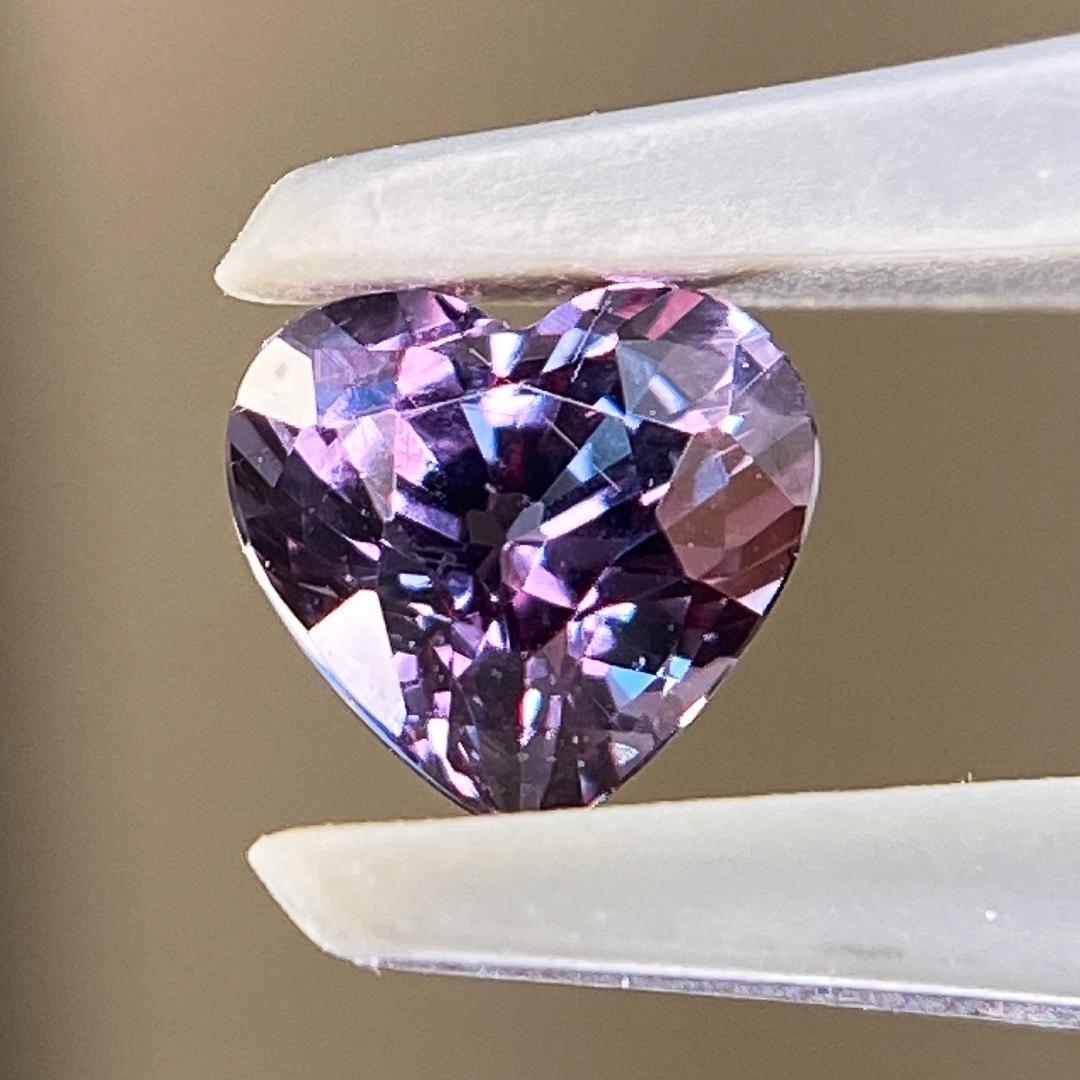 青地☆ベキリーブルーガーネット（アレキタイプ・カラーチェンジ）0.640ct