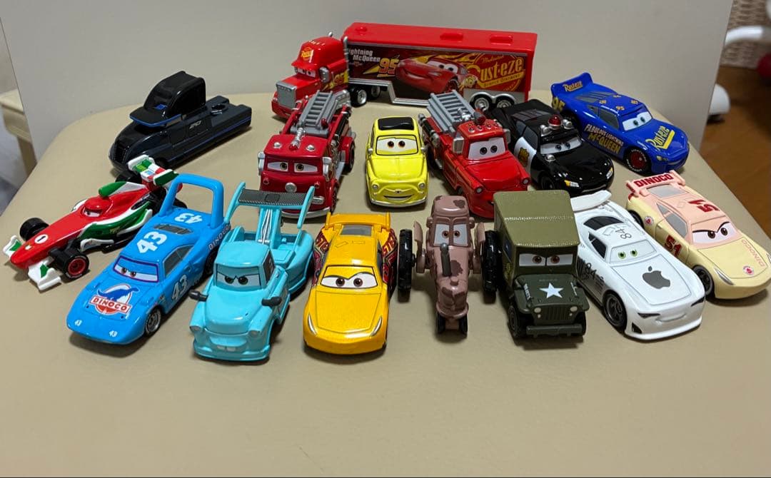 トミカ　カーズ　ミニカー　まとめ売り　15台