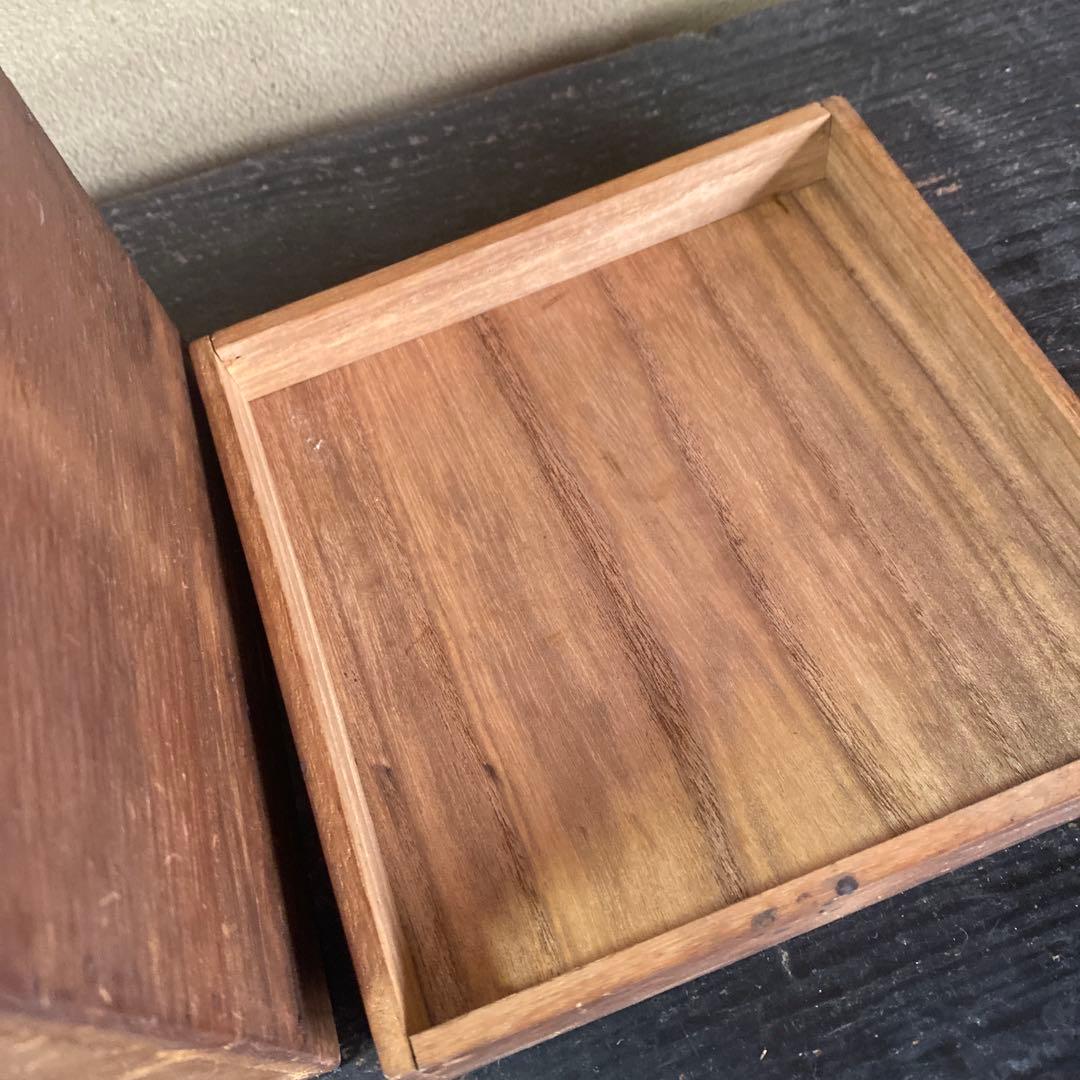 専用　中国古玩　青磁魚文器　10cm8cm