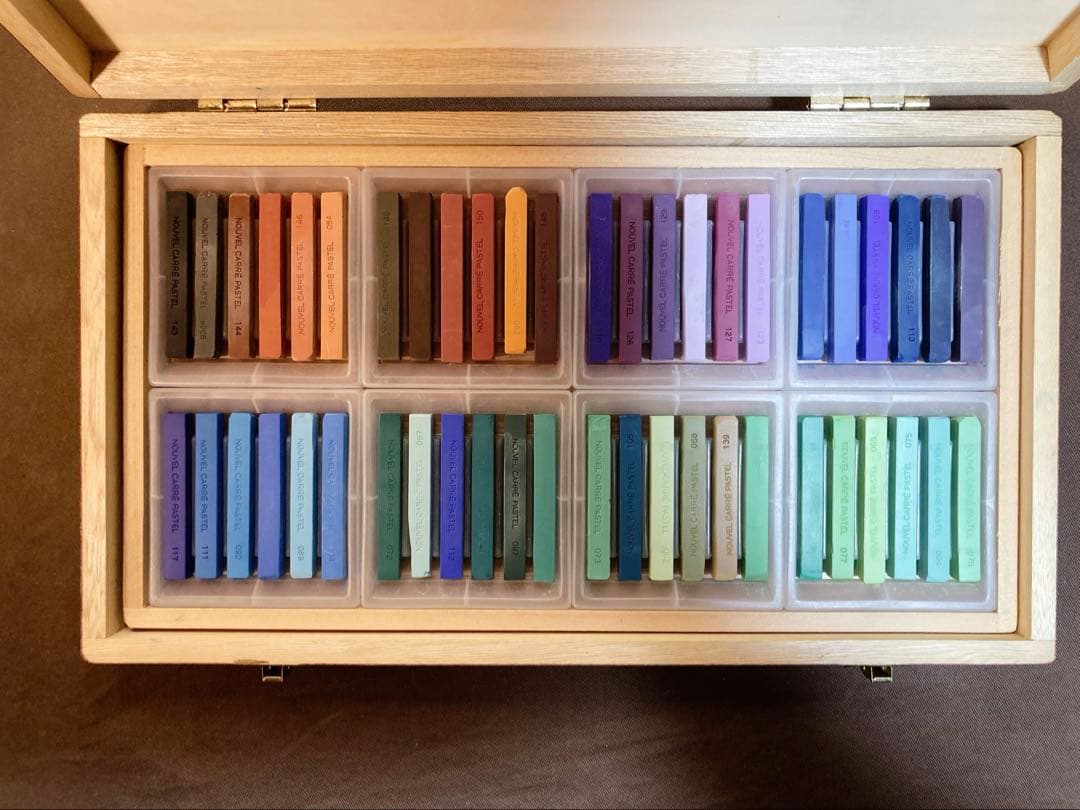 NOUVEL CARRE PASTEL 96色　木箱入り