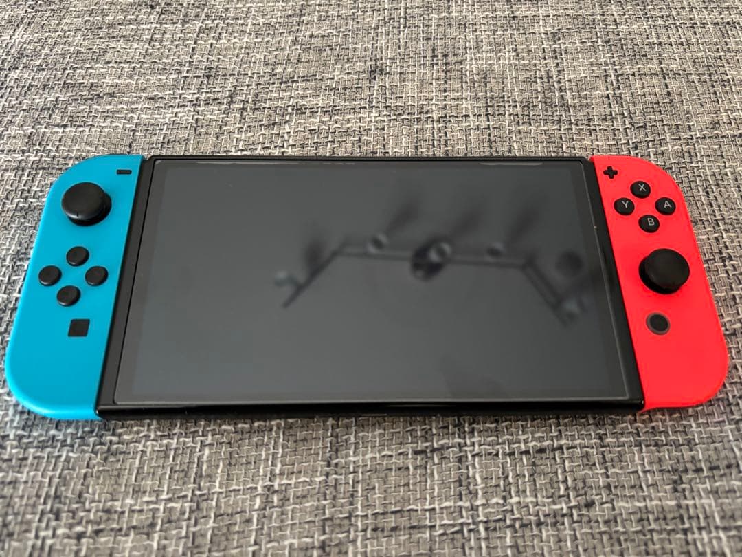 任天堂Switch本体 持ち運び用ケース（正規品）付き