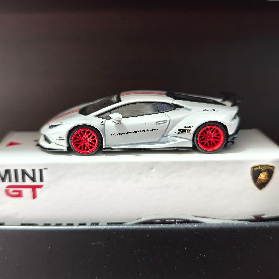 MINI GT LB★WORKS ランボルギーニウラカン ver.1 ストライプ
