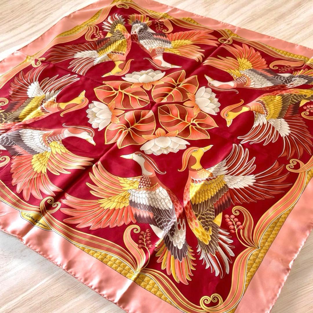 Salvatore Ferragamo 大判 シルクスカーフ 鳥 鴨
