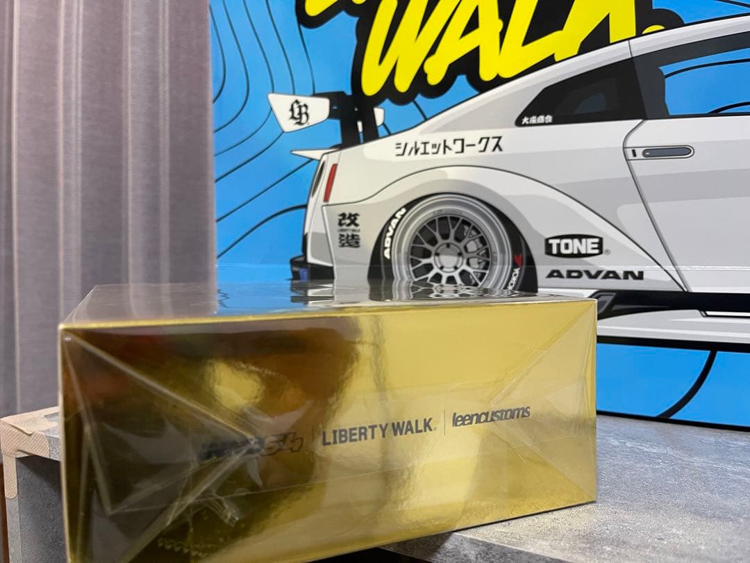 LIBERTYWALK INNO MAZDA RX7 ゴールドと限定ピン