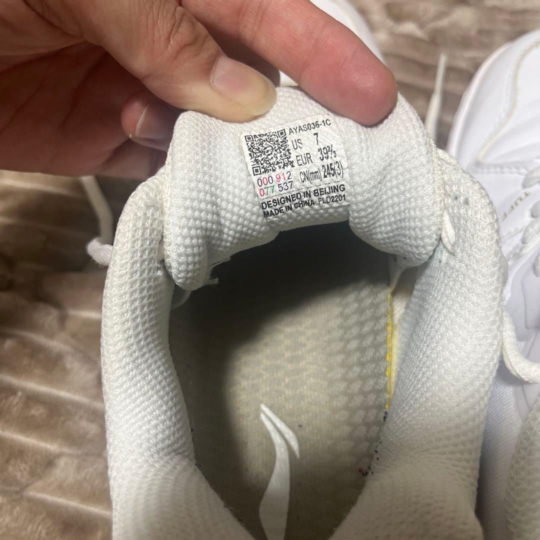 ねこ様【美品】LI-NING バドミントンシューズ AYAS036 24.5cm