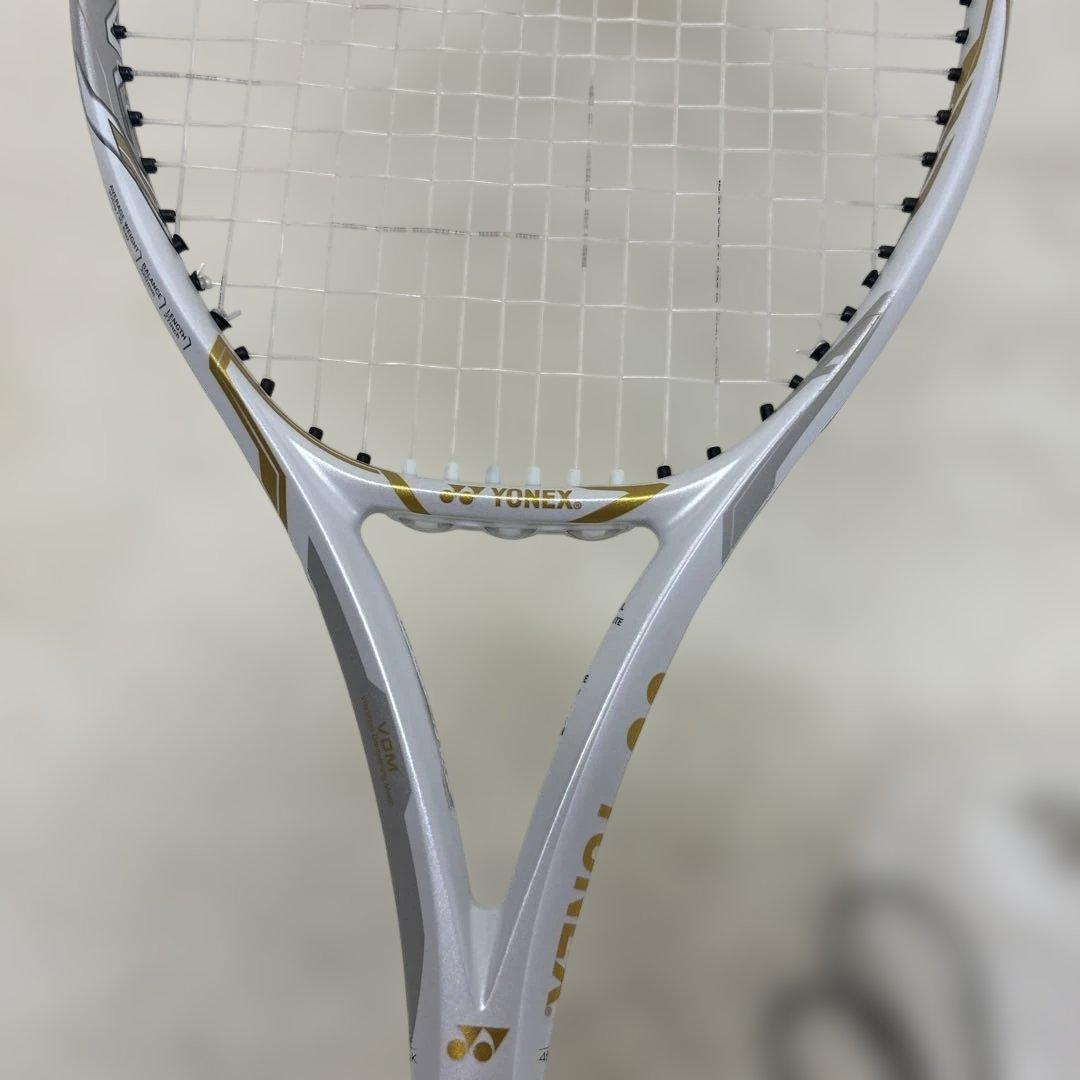 【希少】YONEX EZONE 100 大坂なおみモデル　ホワイト/ゴールドG2