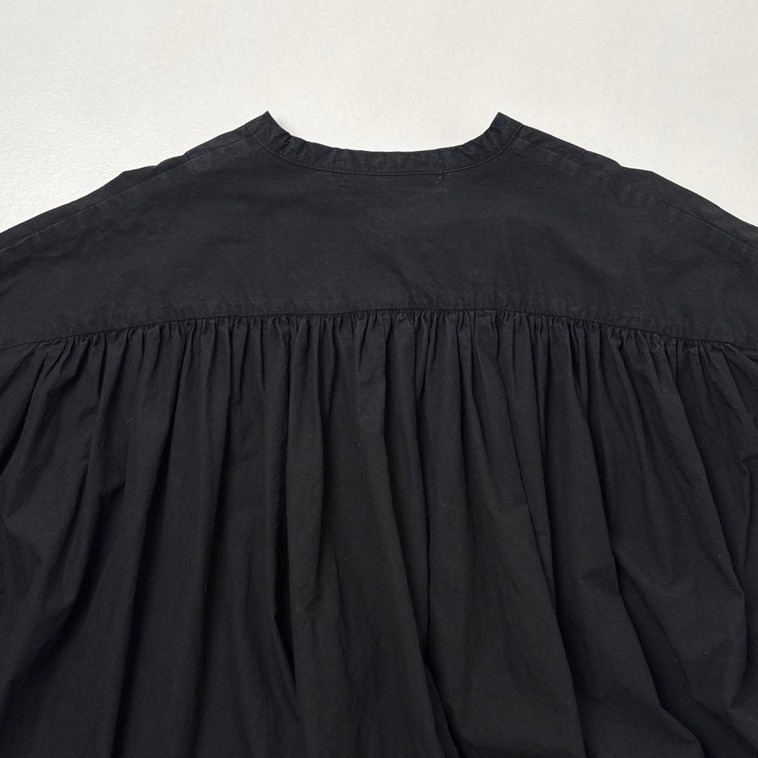 ヴェリテクール　スリットネックバックギャザー ロングシャツワンピース　黒