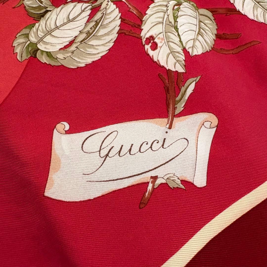 GUCCI 大判シルクスカーフ　花柄　ヴィンテージ　イタリア製　絹100% 赤系