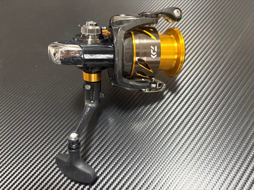 【DAIWA】LAXUS 2500H-LBD スピニングリール（レバーブレーキ）