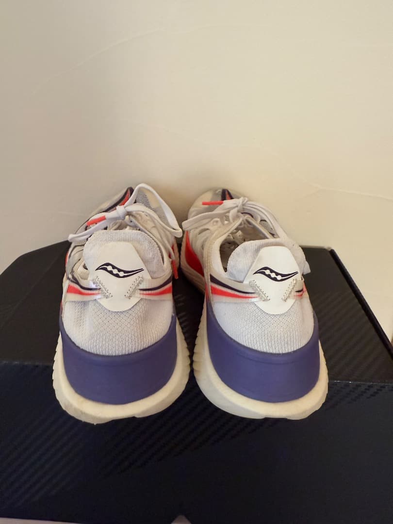 サッカニー SAUCONY エンドルフィン エリート 27.５センチ