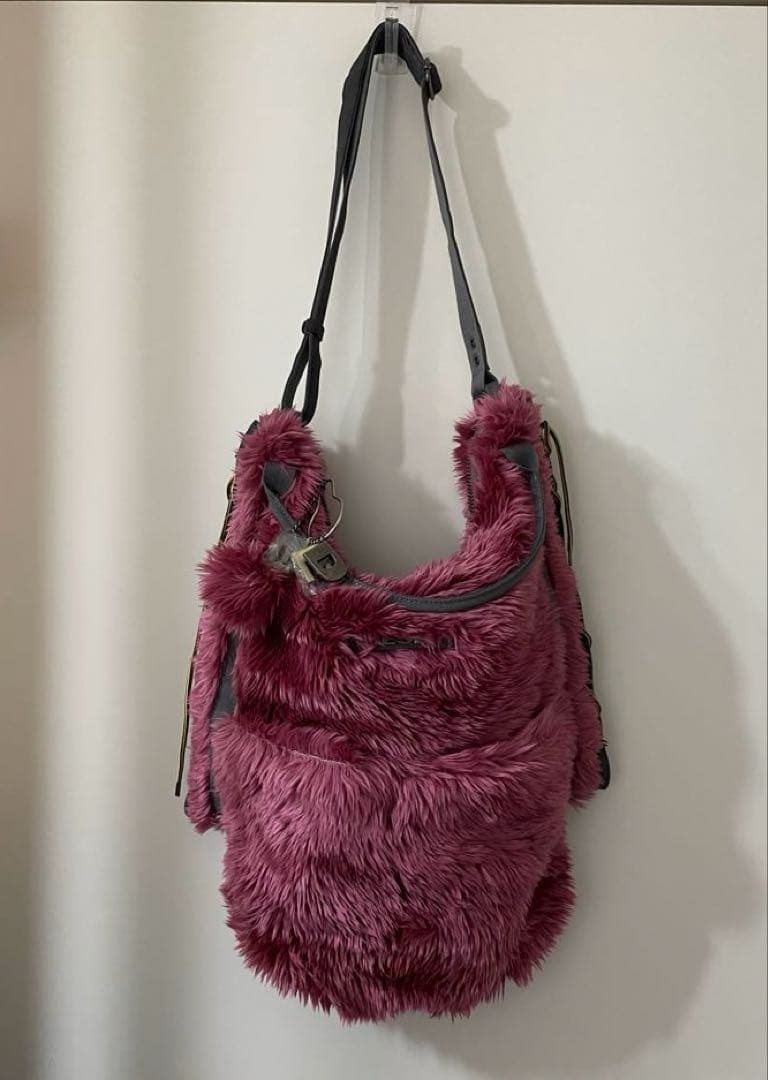 【DIESEL】新品ピンクファーバッグ【送料込み】