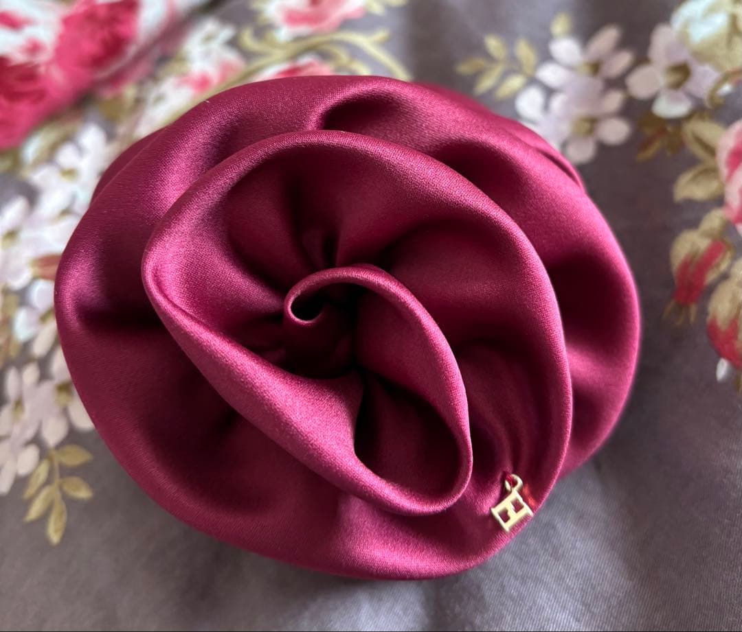 herlipto Rose Satin Clip ヘアークリップ