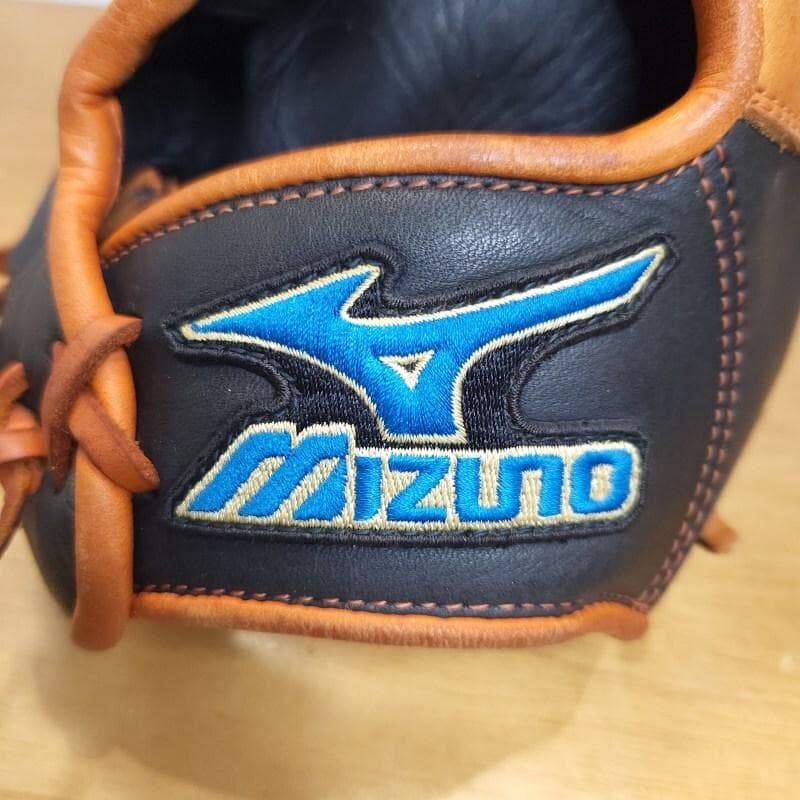 ミズノ 小笠原道大モデル 限定 ジャイアンツカラー 内野用 軟式グローブ