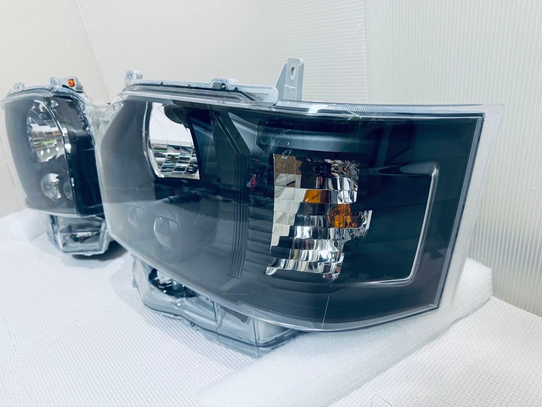★新車取外し★ ハイエース 純正 LEDヘッドライト インナーブラック