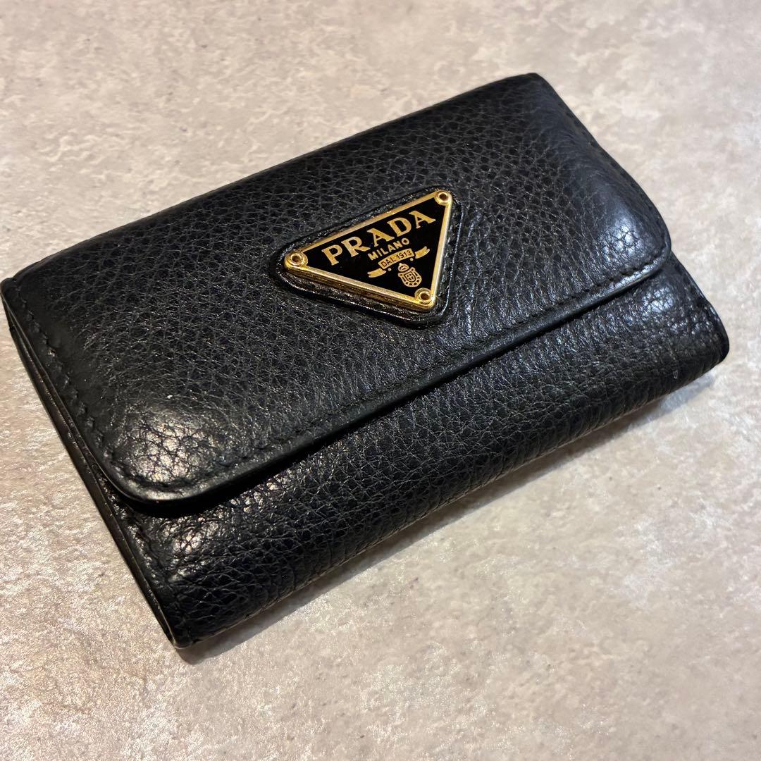 PRADA ブラック キーケース 箱付き　プラダ レディース ゴールドロゴ